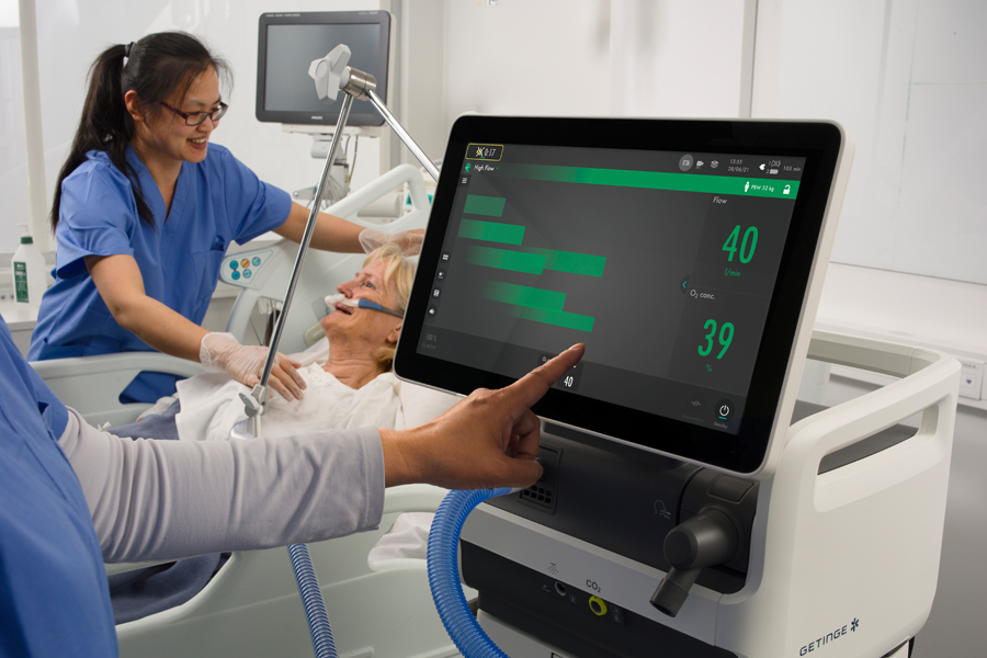 ww5 Servo-c mechanical ventilator screen in hospital setting with female patient and nurse