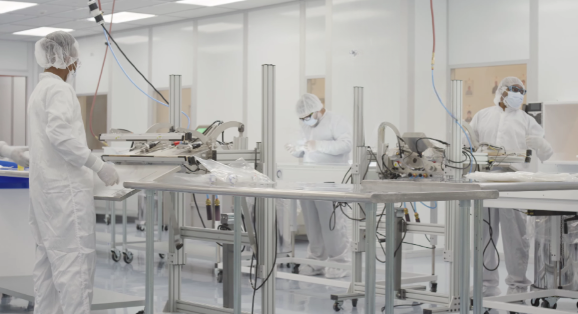Pharmaceutical production with lab workers