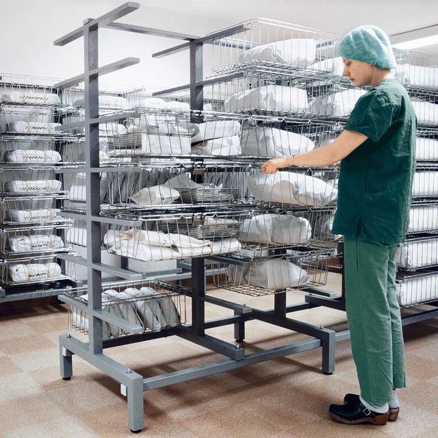 Single or double basket racks for ww5’s SPRI modular wire baskets in sterile storage