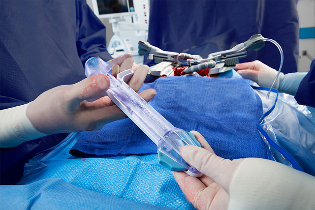 ww5 Heartstring III Proximal Seal System in OR environment