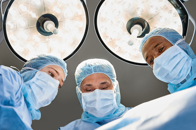 Surgeons performing surgery with a surgical light from ww5