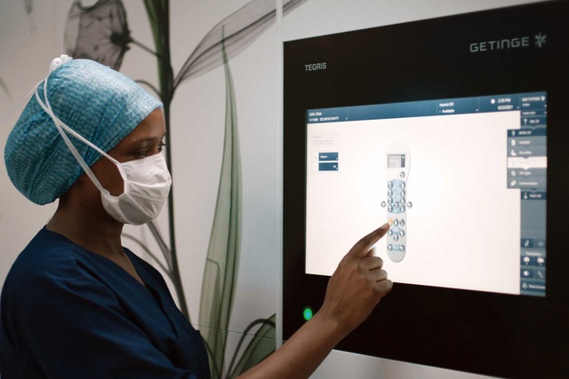 OR nurse using Tegris OR integration solution from ww5 to set up the operating table in the operating room
