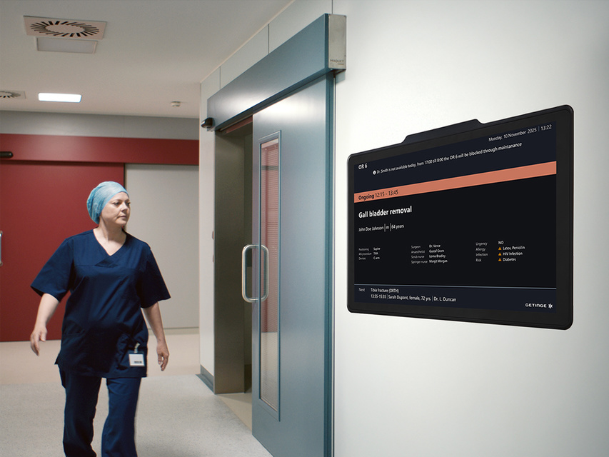 SmartView, the digital door sign from ww5, is placed in a OR hallway next to the OR door
