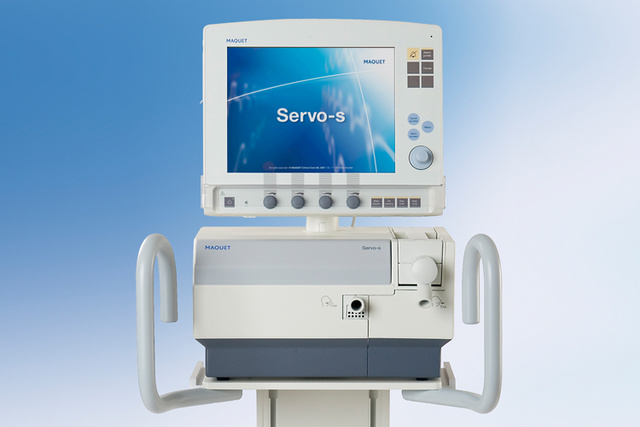 ww5 Servo-s mechanical ventilator in blue studio environment showing screen control knobs and ventilator body and handles 